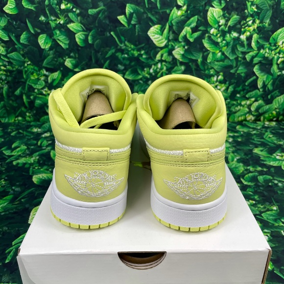 Nike Air Jordan 1 Low SE Limelight Women’s Sz 7.5 - Picture 8 of 8